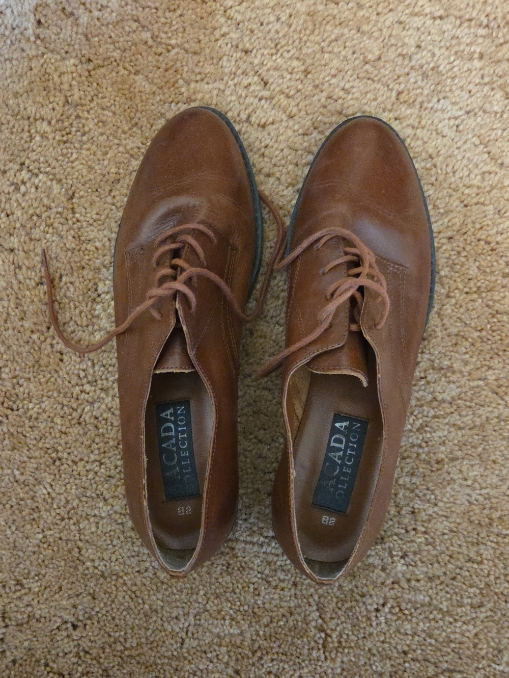 Acada Collection Women's Tan Leather Derby Oxfords